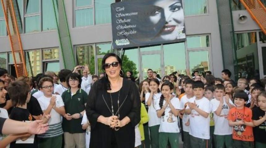 &Ccedil;ocuklardan T&uuml;rkan Şoray&rsquo;I Ağlatan Şarkılar