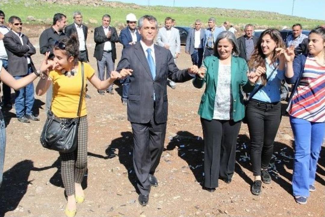 Diyarbakır&rsquo;da Su Havzası G&uuml;neş Enerjisinin Temeli Atıldı