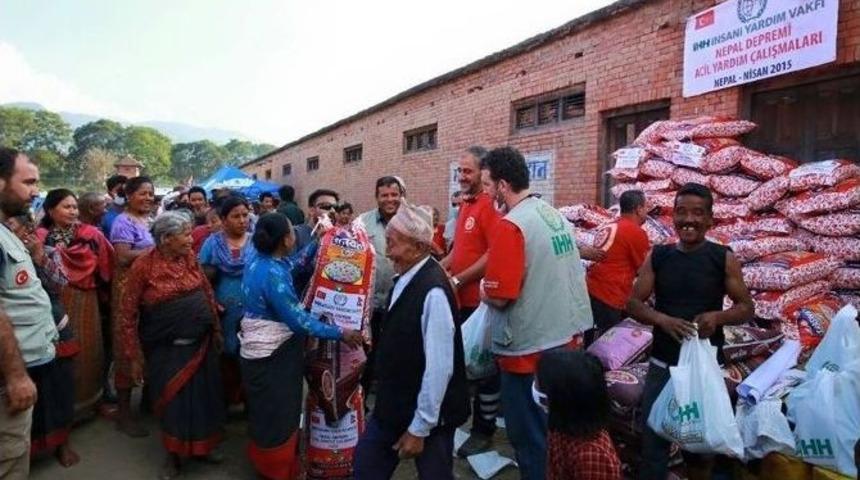 İhh Nepal&rsquo;de 7 Kişiyi Enkaz Altından Sağ Kurtardı