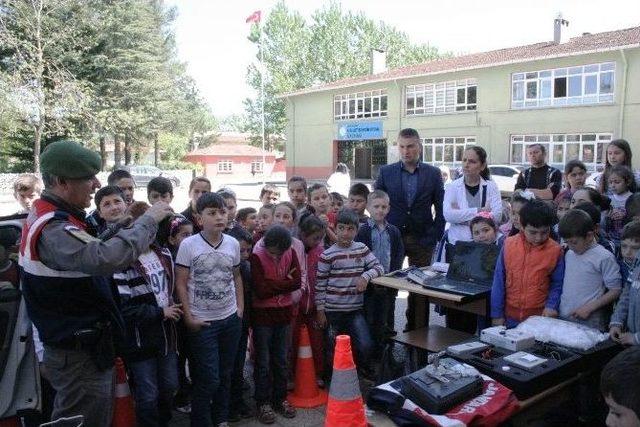 Öğrencilere ‘jandarma’ Anlatıldı