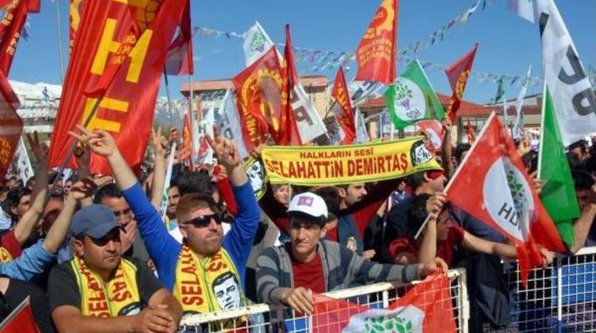 Demirtaş: K&uuml;rt&ccedil;e Kuran-I Kerim'i, Tek &Ouml;rnek Olarak Diyanet Değil, Bir Vakıf Bastırmış