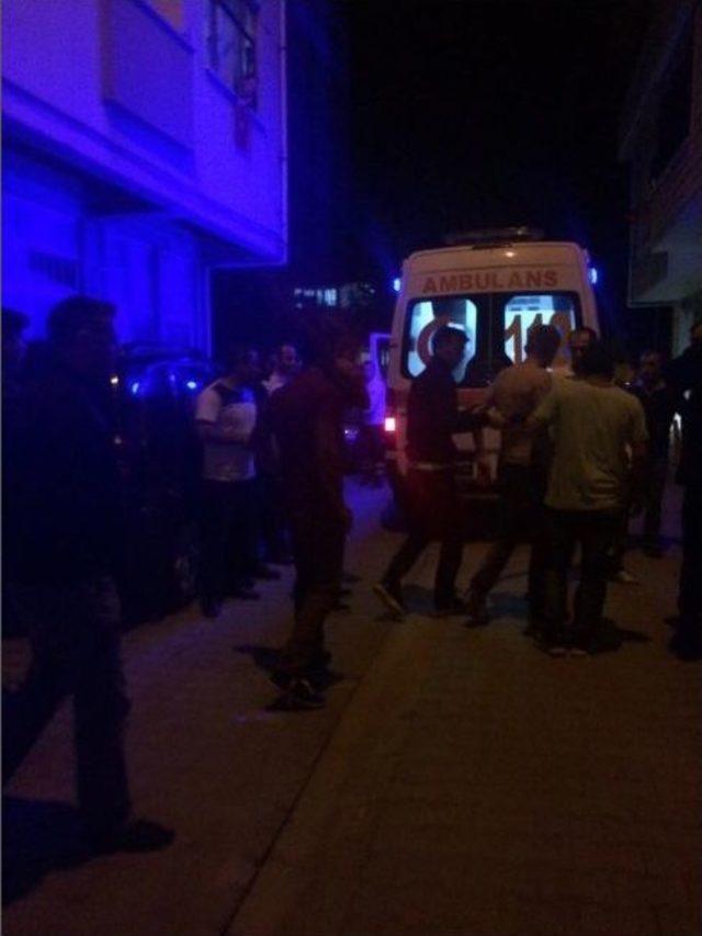 Sakarya&rsquo;da Bı&ccedil;aklı Kavga: 2 Yaralı 2