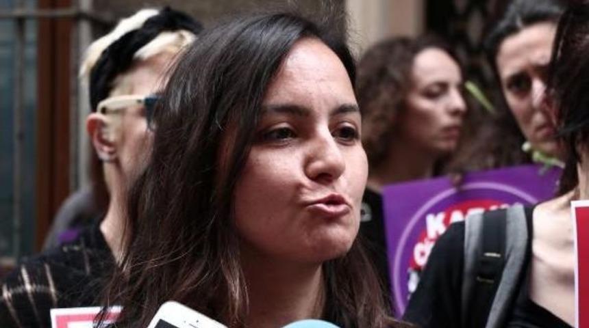 Değer Deniz'in Kapısına &Ccedil;i&ccedil;ek Bıraktılar...