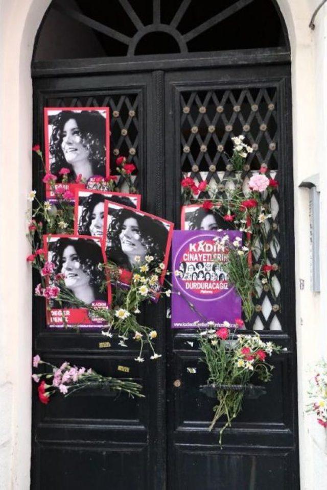 Değer Deniz in Kapısına &Ccedil;i&ccedil;ek Bıraktılar... 3