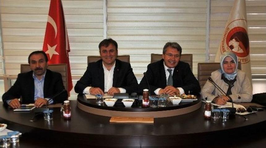 Milletvekili &Uuml;st&uuml;n, Belediye Meclis Toplantısı&rsquo;na Katıldı