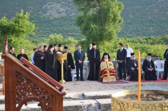 Patrik Ile Aziz Yuhanna Ayini Sel&ccedil;uk ta Yapıldı 1