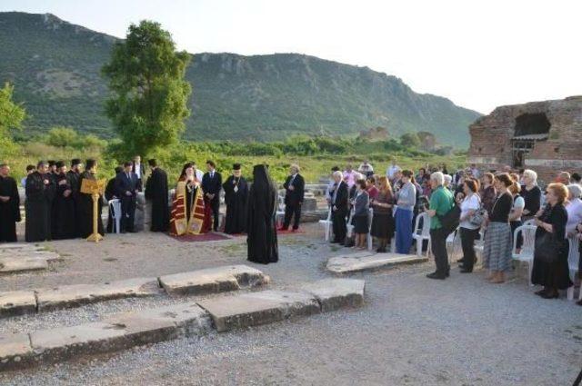 Patrik Ile Aziz Yuhanna Ayini Sel&ccedil;uk ta Yapıldı 2