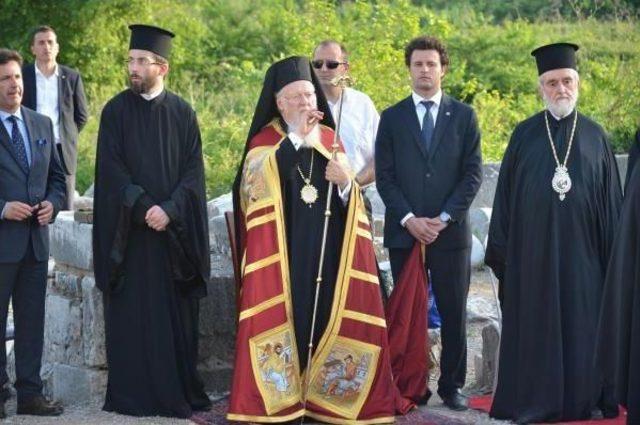 Patrik Ile Aziz Yuhanna Ayini Sel&ccedil;uk ta Yapıldı 3