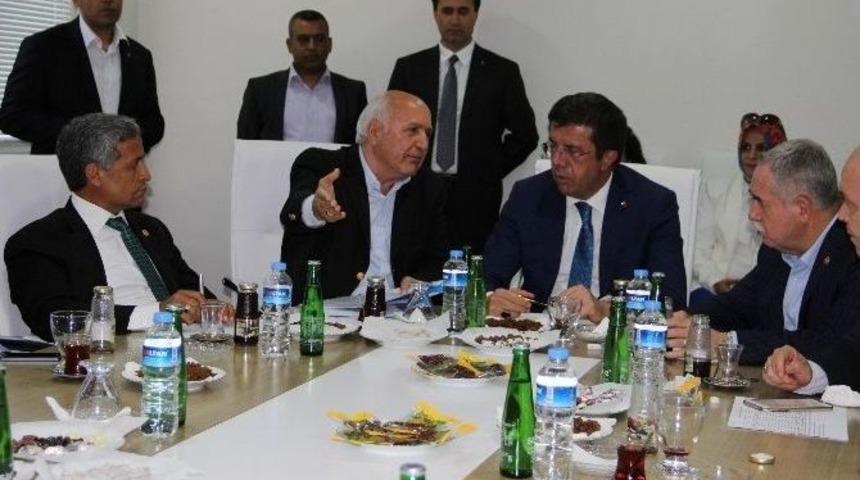 Bakan Zeybekci&rsquo;den Dondan Etkilenen &Ccedil;ift&ccedil;ilere M&uuml;jde