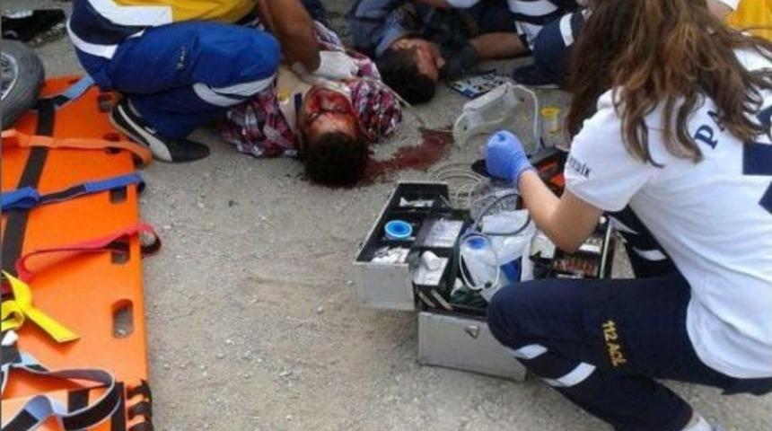 Motosiklet Kamyonun Altında Kaldı: 1 &Ouml;l&uuml;, 1 Yaralı