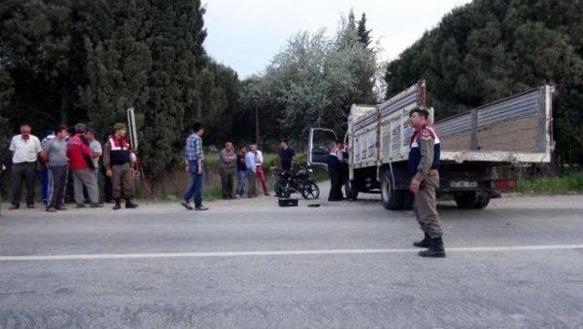 Motosiklet Kamyonun Altında Kaldı: 1 Ölü, 1 Yaralı