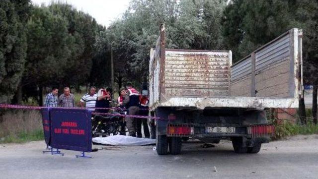 Motosiklet Kamyonun Altında Kaldı: 1 Ölü, 1 Yaralı