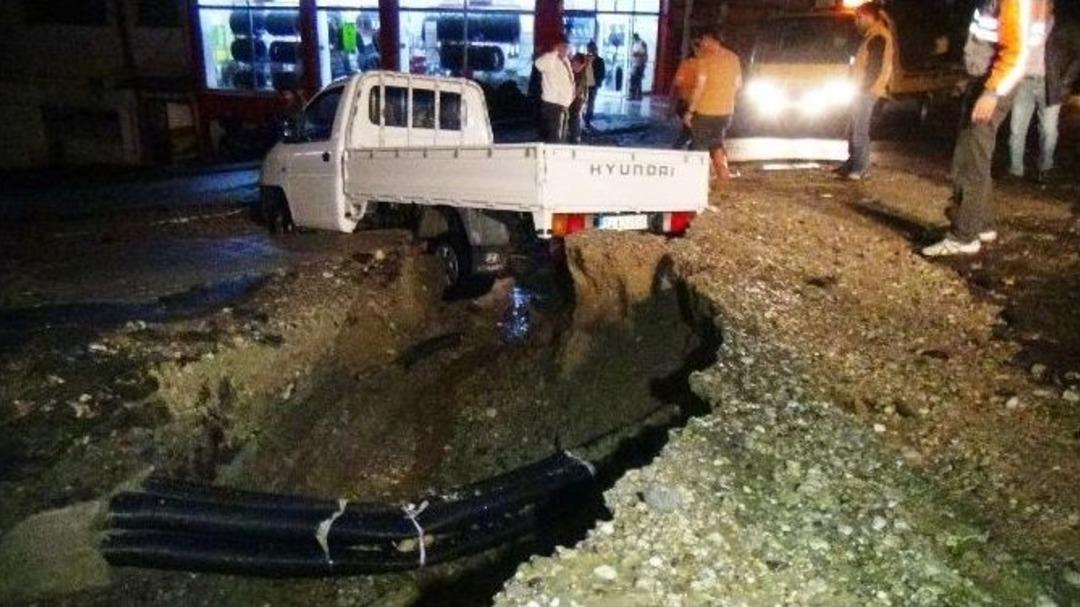 Fırtına Ve Sağanak Yaşğı Tekirdağ&rsquo;da Hayatı Fel&ccedil; Etti