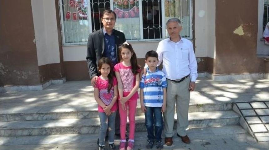 &Ouml;ğrenciler Baharın Ge&ccedil; Gelişini Fotoğrafladı