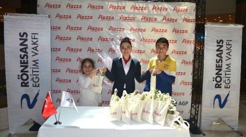 Piazza Ziyaret&ccedil;ilerine Fidan Dağıttı