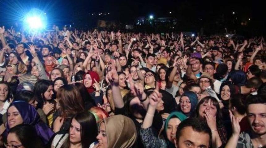 Üniversitedeki Mustafa Ceceli Konserinde Fırtına Kabusu