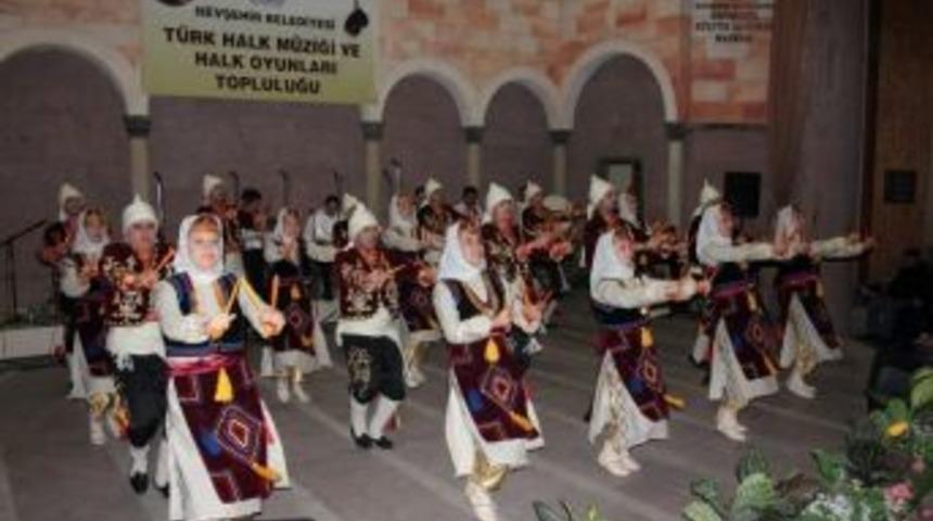 Halk Oyunları Eğitimi Devam Ediyor