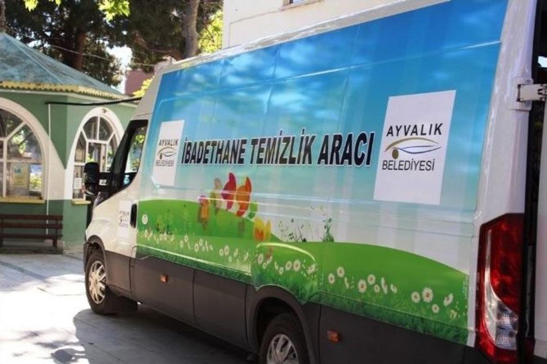 Ayvalık Belediyesi&rsquo;nden Camilere &Ouml;zel Ekip