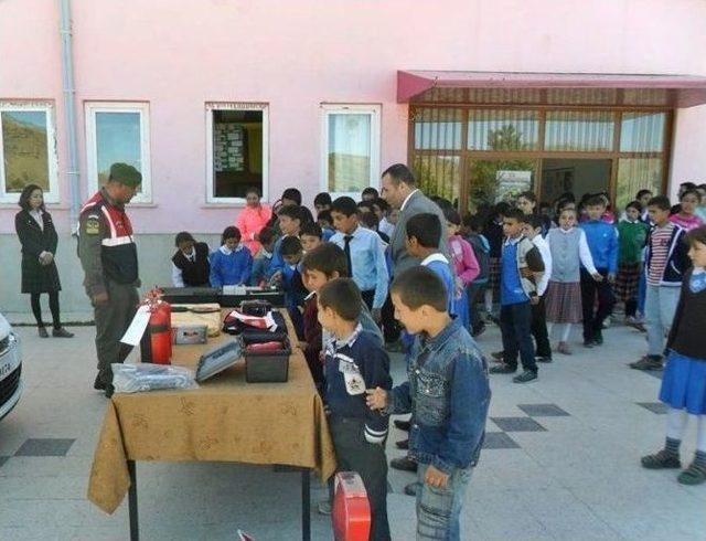 Jandarma Trafik Haftası Kutlamalarını Köylere Taşıdı