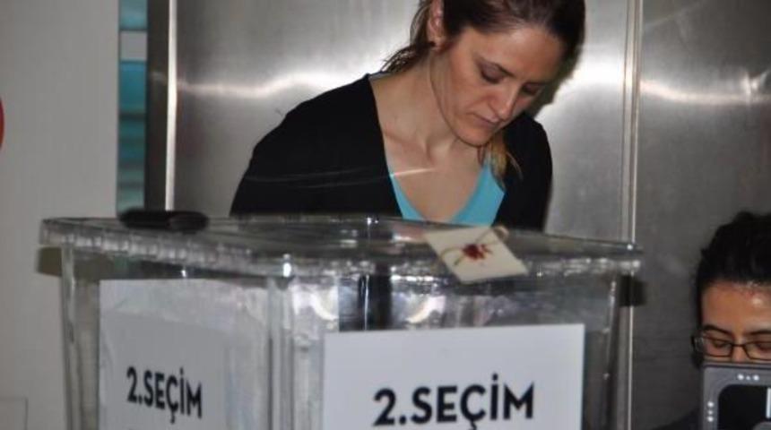 Havalimanı'nda Oy Kullanılmaya Başlandı