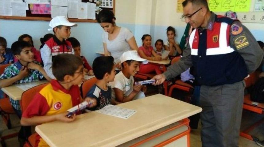 Jandarma Trafik Haftasında &Ccedil;ocuklarla Buluştu