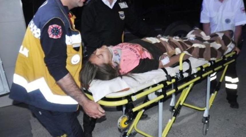 Minib&uuml;s Devrildi: 2'si Ağır 5 Yaralı