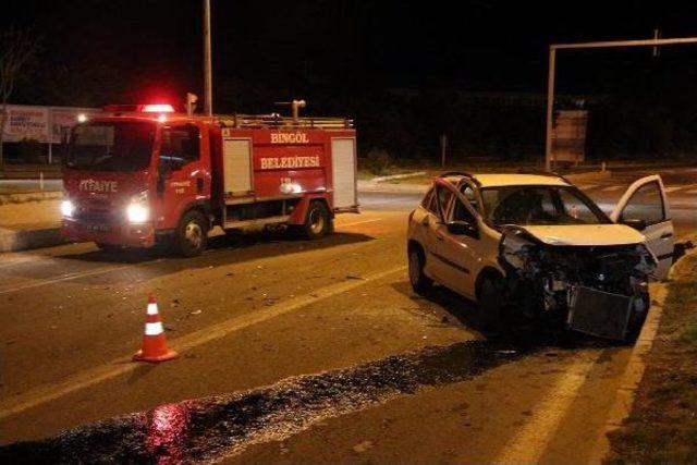 Bingöl de Polis Aracı Otomobille Çarpıştı: 4 ü Polis 8 Yaralı 1