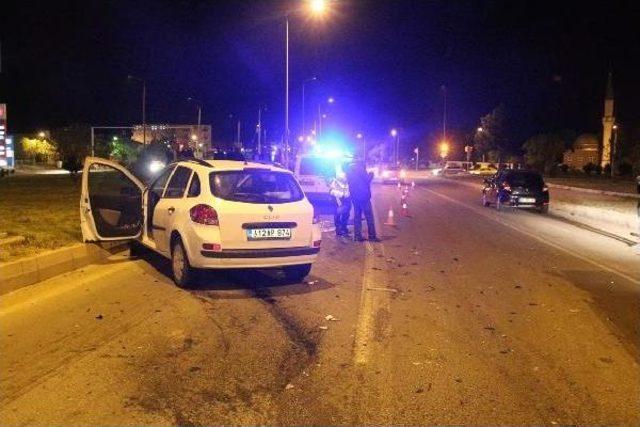 Bingöl de Polis Aracı Otomobille Çarpıştı: 4 ü Polis 8 Yaralı 2