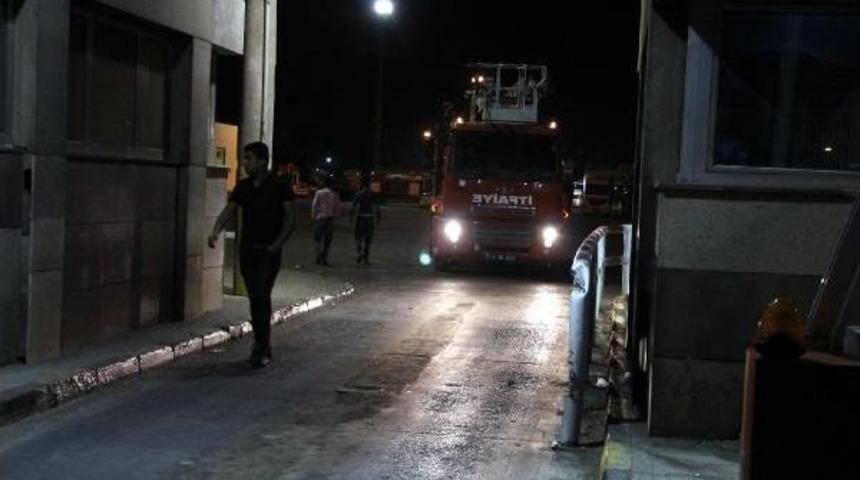 Habur G&uuml;mr&uuml;k Sahasında Ara&ccedil; Yangını Korkuttu