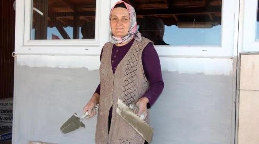 'neriman Usta' Fayans D&ouml;ş&uuml;yor, Sıva Ve Badana Yapıyor