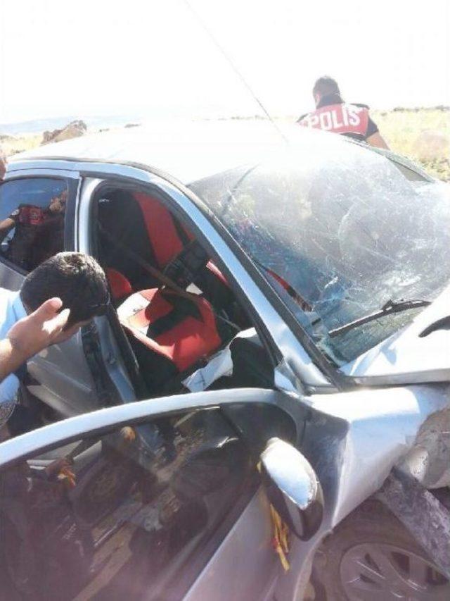Şanlıurfa’Da Polis Aracı Otomobille Çarpıştı: 4 Yaralı