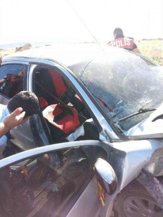 Şanlıurfa’Da Polis Aracı Otomobille Çarpıştı: 4 Yaralı 1