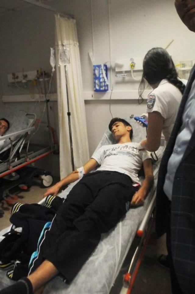 Yalova’Da 42 Lise Öğrencisi Gıda Zehirlenmesi Şüphesiyle Hastaneye Kaldırıldı