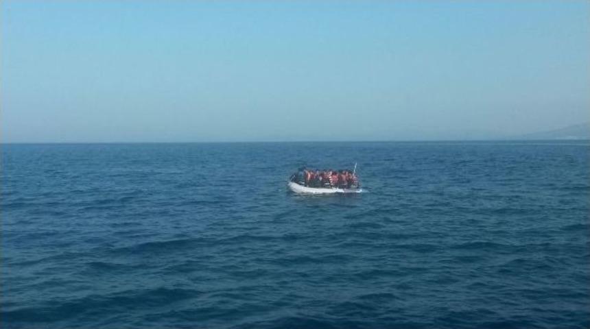 Ege Denizinde Ka&ccedil;ak Sığınmacılara G&ouml;z A&ccedil;tırılmıyor