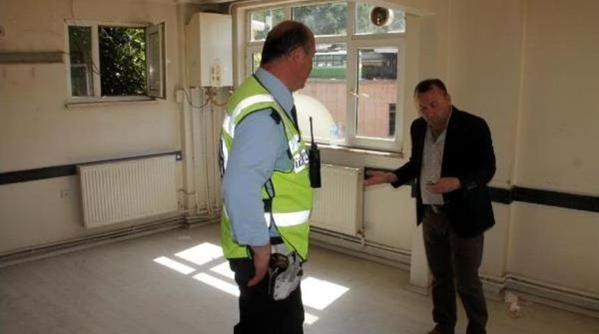 Ruhsatsız Işyerini M&uuml;h&uuml;rletmemek I&ccedil;in Direndi