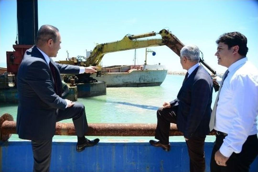 Karataş&rsquo;ta Balık&ccedil;ı Barınağı Temizleniyor