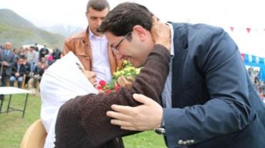 Başkan Yazgı Anneler G&uuml;n&uuml;n Kutladı