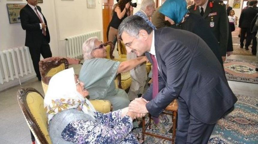 Vali Bektaş&rsquo;tan Anneler G&uuml;n&uuml; Mesajı: