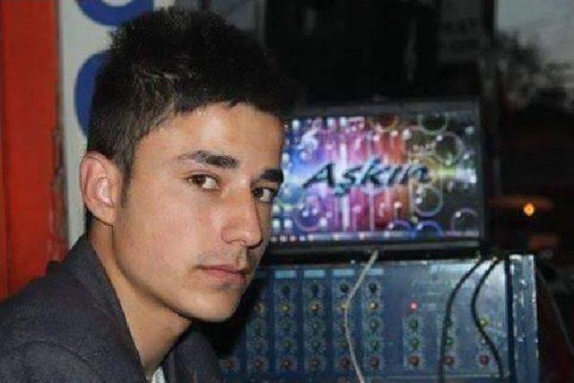 D&uuml;ğ&uuml;n M&uuml;zisyeni Motosiklet Kazasında &Ouml;ld&uuml; 1