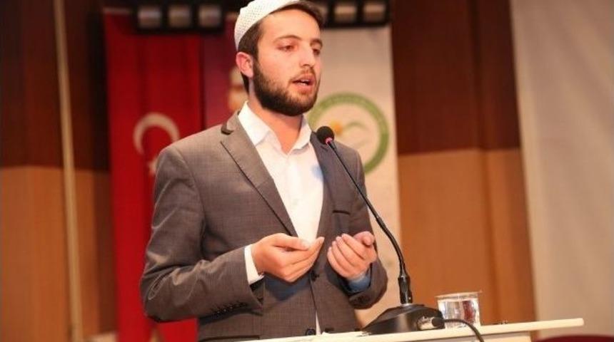 Vefat Eden &Uuml;niversite &Ouml;ğrencisi Ahmet Porsuk İ&ccedil;in Anma Programı D&uuml;zenlendi