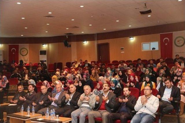 Vefat Eden Üniversite Öğrencisi Ahmet Porsuk İçin Anma Programı Düzenlendi