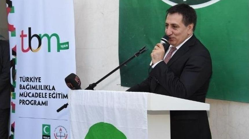 Vali K&uuml;&ccedil;&uuml;k &ldquo;yeşilay İşini Heyecanla Yapıyor&rdquo;