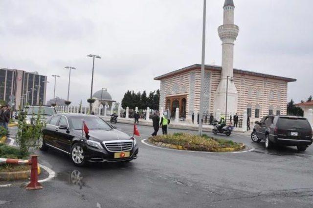 Cumhurbaşkanı Erdoğan Cuma Namazını Hazerfan Ahmet Çelebi Camii'nde Kıldı