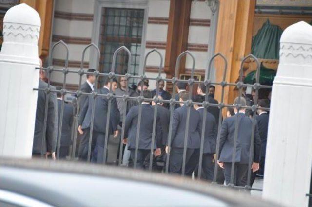 Cumhurbaşkanı Erdoğan Cuma Namazını Hazerfan Ahmet Çelebi Camii'nde Kıldı