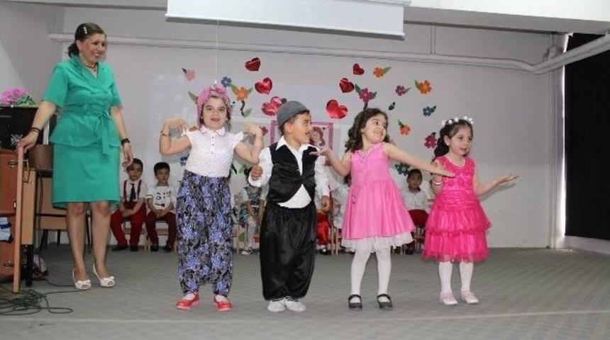 Anasınıfı &Ouml;ğrencilerinden Anneler G&uuml;n&uuml; Etkinliği