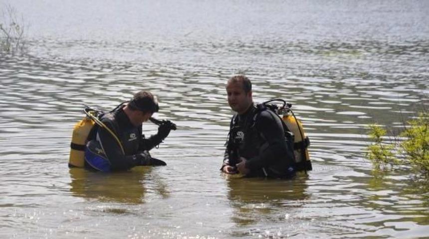 Baraj Gölüne Uçan Otomobildeki 3 Rus Son Anda Canlarını Kurtardı