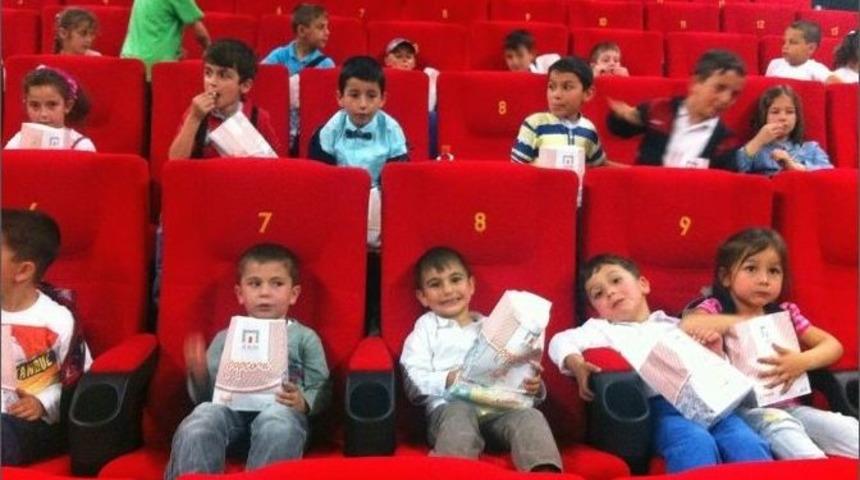 Miniklerin Sinema Keyfi Sürüyor