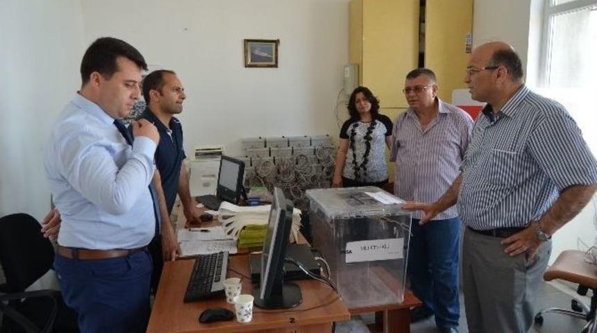 G&uuml;mr&uuml;k Alanlarında Oy Verme İşlemi Başladı