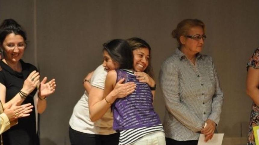 &Ouml;ğrencilerin Anneler G&uuml;n&uuml; Etkinli Hem Duygulandırdı Hem G&uuml;ld&uuml;rd&uuml;