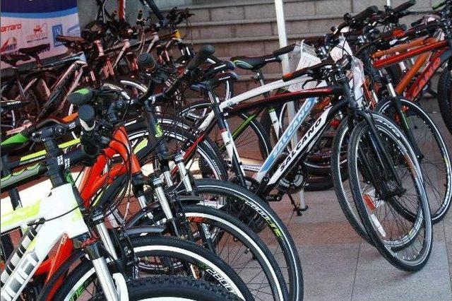 Sakarya B&uuml;y&uuml;kşehir Belediye Başkanı: Halka Hizmet Etme Niyetleri Yok 3